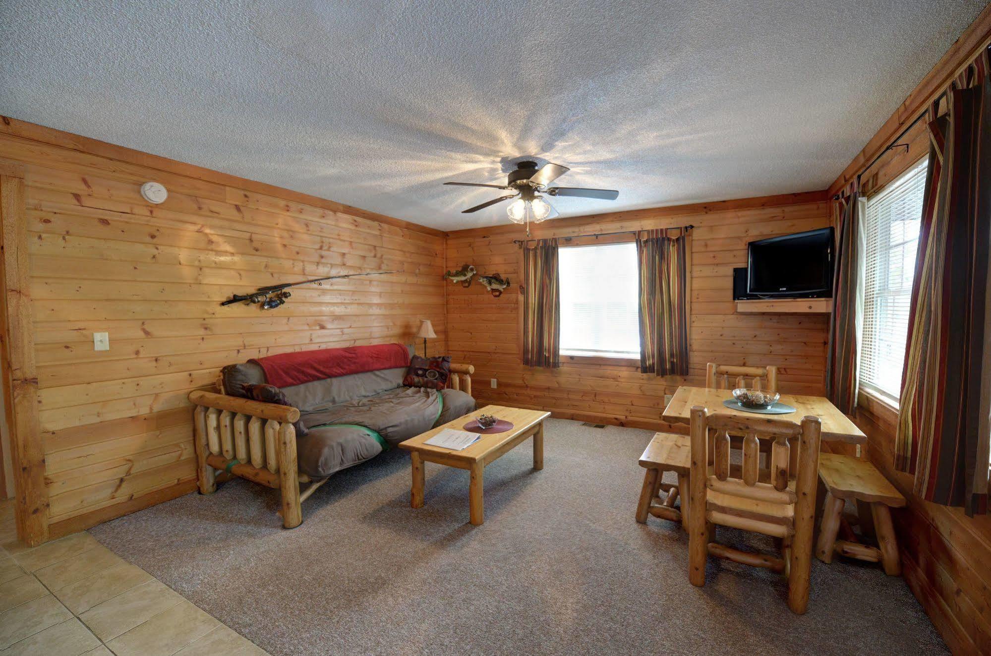 Blue Water Resort Dayton Bagian luar foto