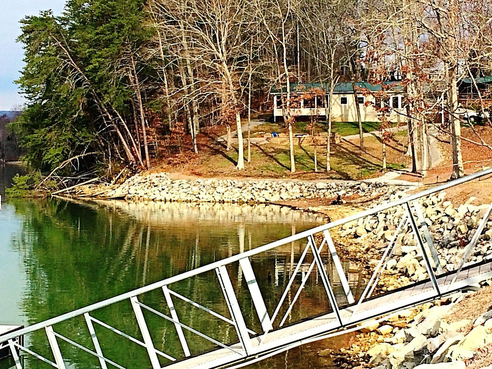 Blue Water Resort Dayton Bagian luar foto